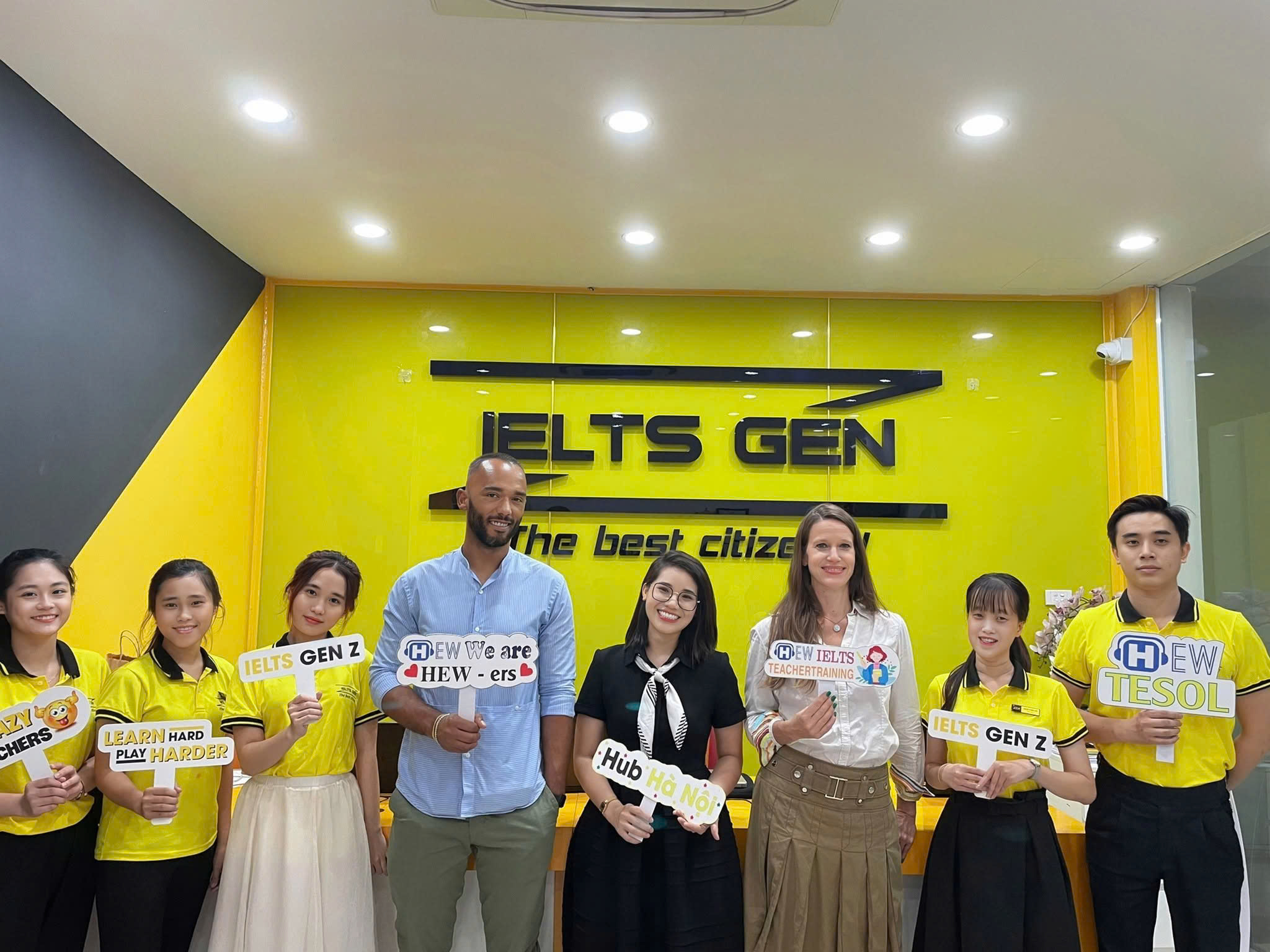 IELTS GEN Z đón tiếp đại diện khảo thí MTS UK: kết nối để nâng cao chất lượng giáo dục